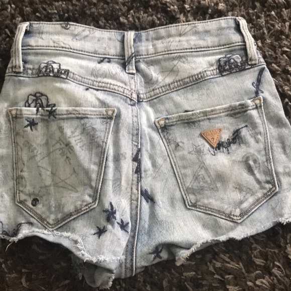 Guess jean shorts - Picture 2 of 3